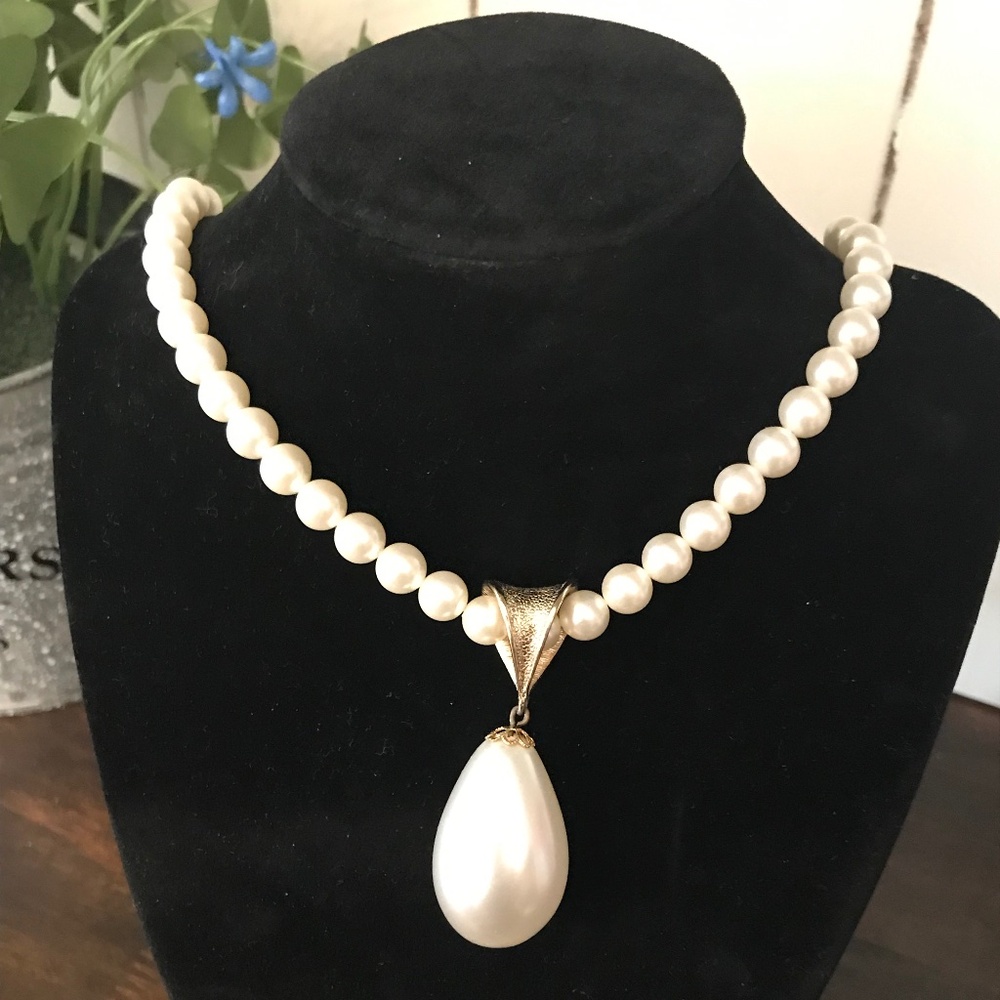 Vintage Sarah Coventry Pearl Necklace w/Pearl Drop Pendant